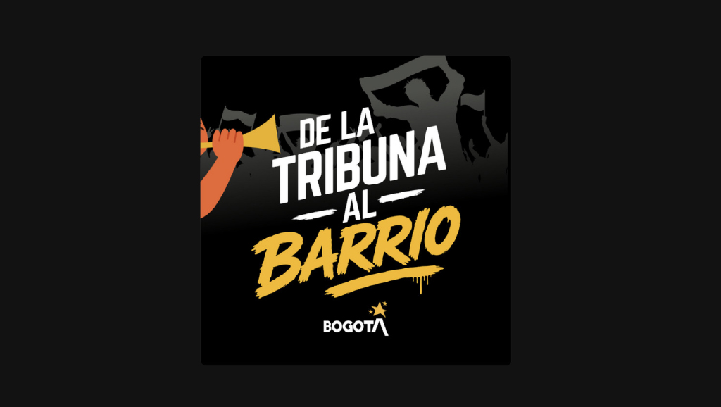Portada del pódcast De la Tribuna al Barrio: siluetas de hinchas con banderas y una mano con trompeta, con la marca Bogotá.
